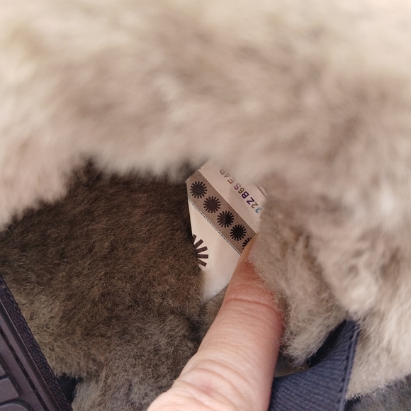 Ugg Super Fluff Closed Toe Slippers Green - Picture 9 of 10